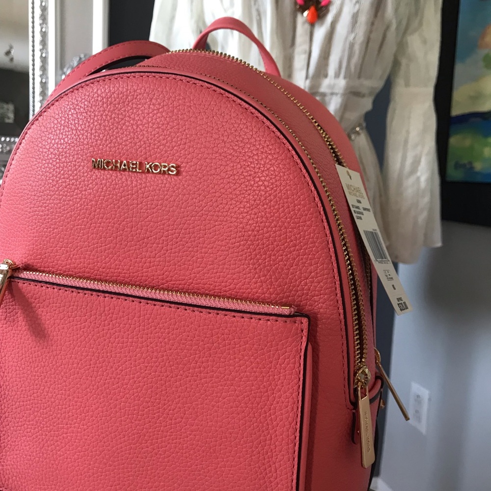 🌸🌸🌸 BNWT MICHEAL KORS Adina grapefruit / coral coloured backpack 🌸🌸🌸